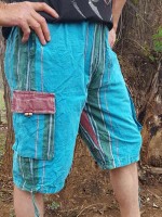 Stonewashed men cargo shorts in turquoise, green and maroon