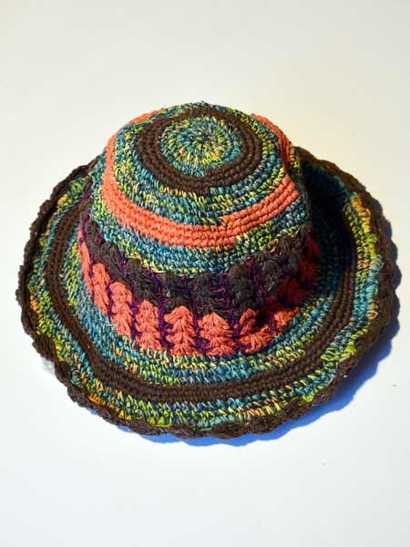 Chapeau en coton et chanvre multicolore