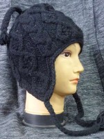 Bonnet sherpa noir en tricot torsadé